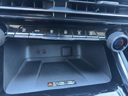 Used 2025 Chevrolet Traverse Z71 w/ LPO, Floor Liner Package AWD/4WD image 23