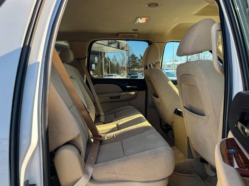 Used 2007 Chevrolet Suburban 2500 LT image 12