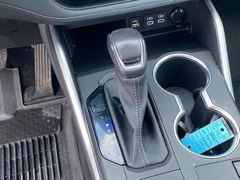 Used 2023 Toyota Highlander XLE image 17