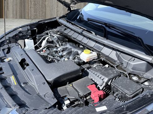 Used 2025 Nissan Pathfinder S FWD image 21