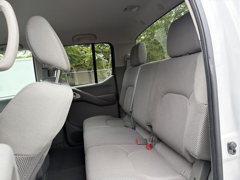Used 2010 Nissan Frontier SE AWD/4WD image 9
