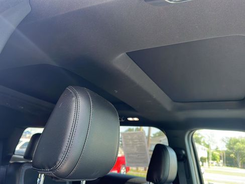 Used 2019 Ford Explorer XLT w/ Equipment Group 202A AWD/4WD image 13