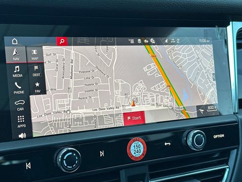 Used 2025 Porsche Macan image 34