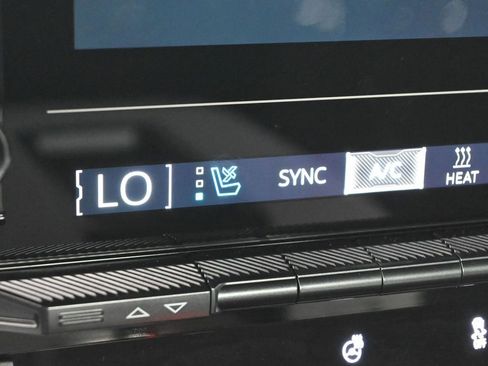 New 2025 GMC Hummer EV 2X image 28