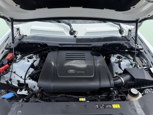 Used 2023 Land Rover Defender 90 S image 15