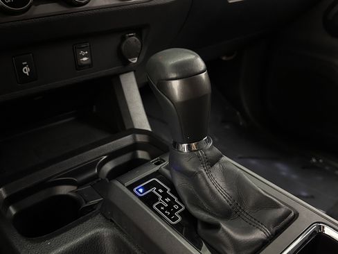 Used 2016 Toyota Tacoma TRD Sport w/ Towing Package image 14