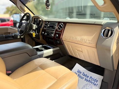 Used 2012 Ford F250 Lariat w/ Lariat Interior Pkg image 23
