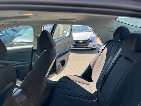 Used 2025 Hyundai Elantra SEL image 40