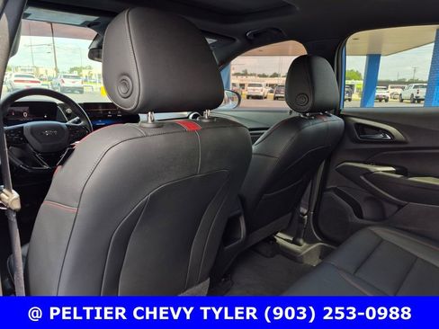Used 2024 Chevrolet Trax RS w/ Sunroof Package FWD image 32