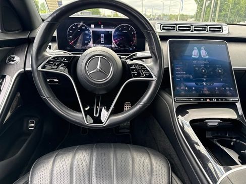 Used 2022 Mercedes-Benz S 500 4MATIC w/ AMG Line Package image 11