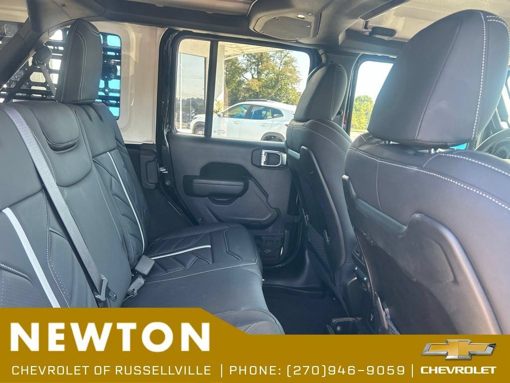 Used 2024 Jeep Wrangler Unlimited Rubicon w/ Technology Group AWD/4WD image 9