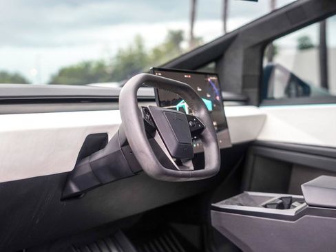 Used 2024 Tesla Cybertruck AWD Crew Cab image 12