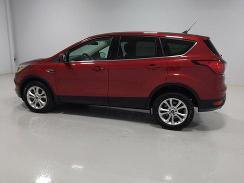 Used 2019 Ford Escape SE image 3