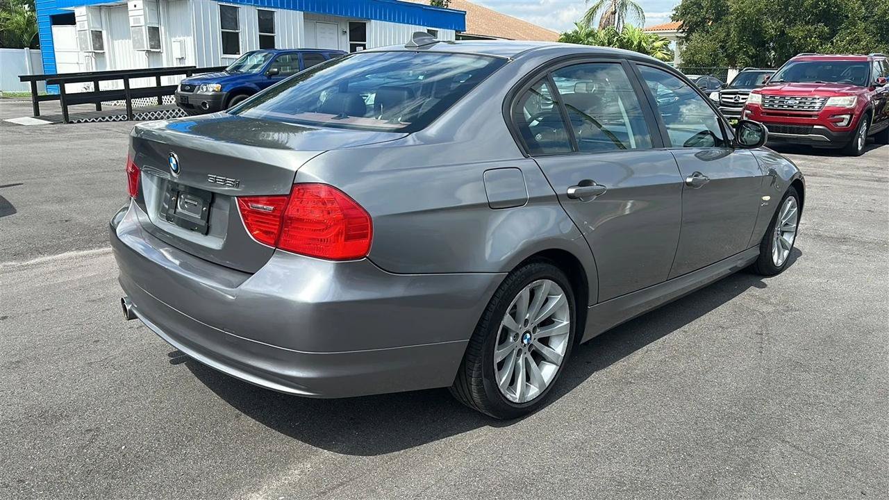 Used 2011 BMW 328i xDrive Sedan AWD/4WD image 9