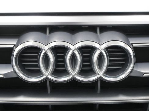 Used 2020 Audi Q5 2.0T Premium Plus w/ Premium Plus Package AWD/4WD image 12