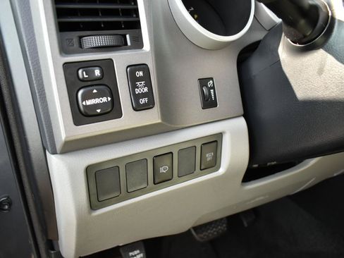 Used 2013 Toyota Sequoia SR5 AWD/4WD image 44