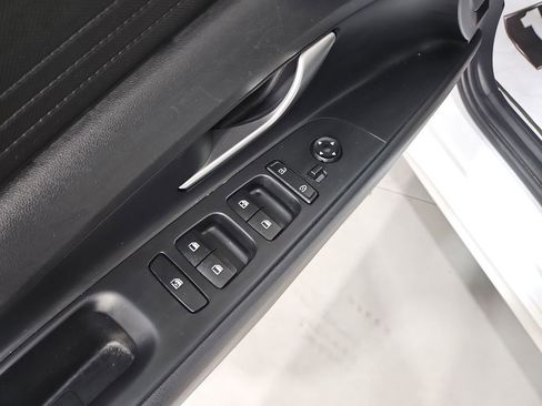 Certified 2025 Hyundai Elantra Hybrid FWD image 13