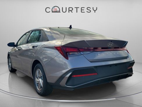 New 2026 Hyundai Elantra SE image 2