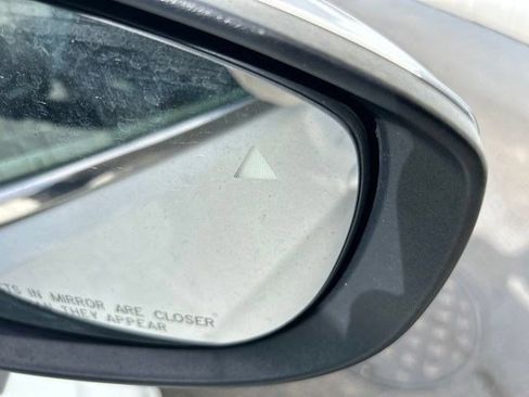 Used 2023 Chrysler Pacifica Touring-L FWD image 55