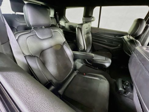 Used 2023 Jeep Grand Cherokee L Laredo AWD/4WD image 27