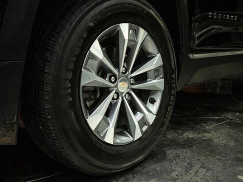 Used 2025 Chevrolet Equinox LT image 3