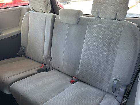 Certified 2018 Toyota Sienna LE FWD image 15