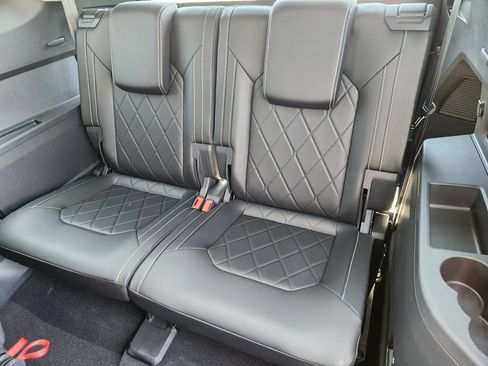 Used 2024 Volkswagen Atlas SEL Premium R-Line AWD/4WD image 21