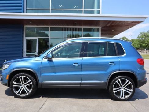 Used 2017 Volkswagen Tiguan SEL AWD/4WD image 6