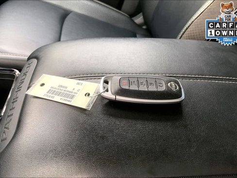 Used 2023 Nissan Pathfinder SL w/ SL Premium Package image 11