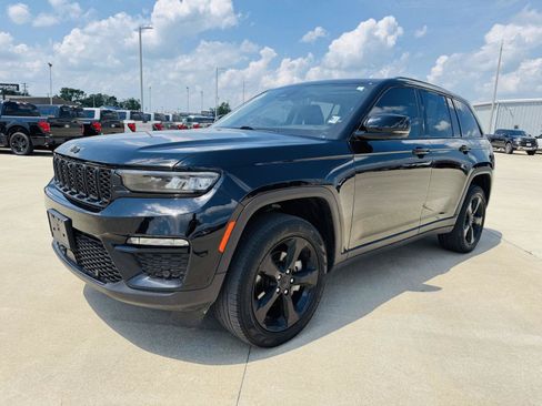 Used 2023 Jeep Grand Cherokee Limited w/ Luxury Tech Group II AWD/4WD image 40