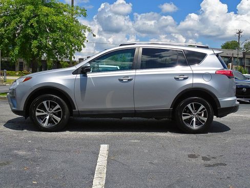 Used 2017 Toyota RAV4 XLE AWD/4WD image 8