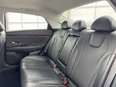 Used 2022 Hyundai Elantra Limited w/ Preferred Accessory Package image 29