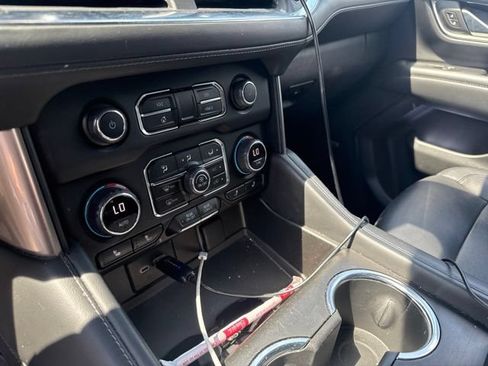 Used 2023 Chevrolet Suburban LT RWD image 40