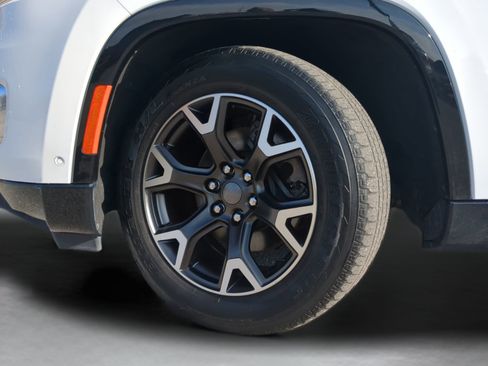 Used 2023 Jeep Wagoneer L Series III w/ Preferred Equipment Group image 64