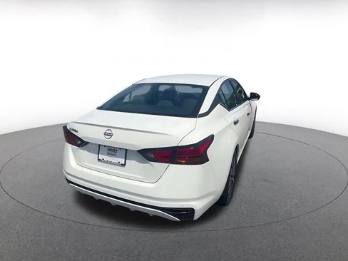 Used 2025 Nissan Altima 2.5 SV FWD image 14