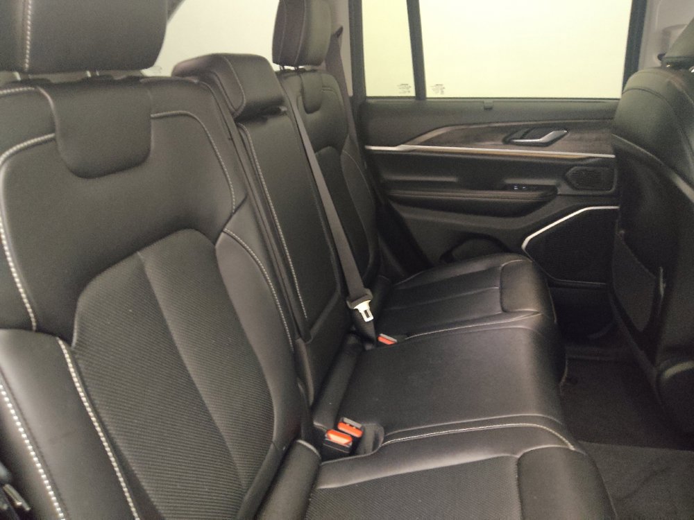 Used 2022 Jeep Grand Cherokee Limited w/ Luxury Tech Group II RWD image 19
