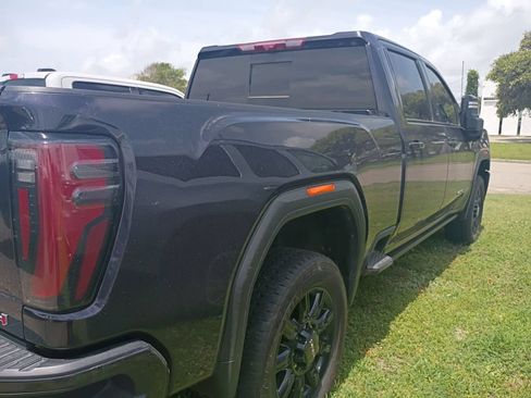 Used 2025 GMC Sierra 2500 AT4 w/ AT4 Premium Plus Package AWD/4WD image 10