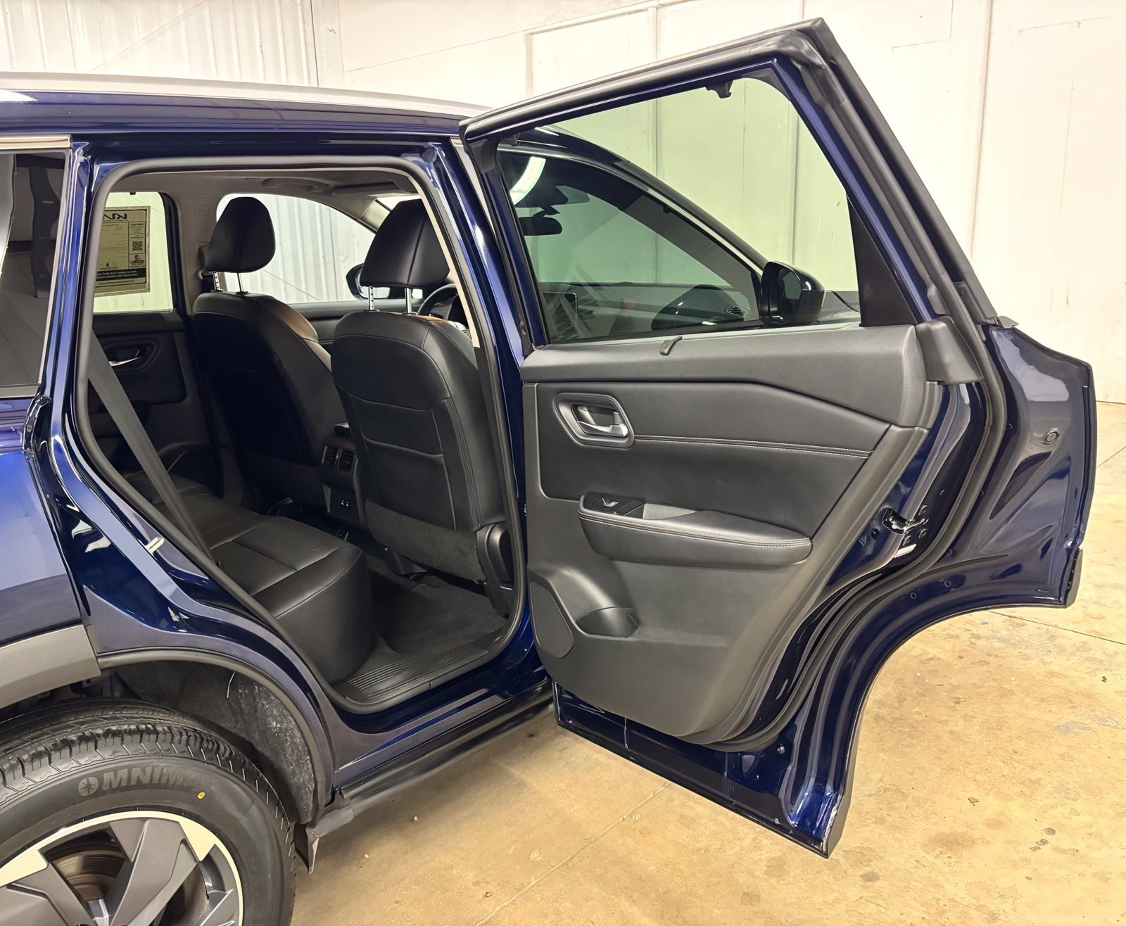 Used 2024 Nissan Rogue SV w/ SV Premium Package FWD image 19