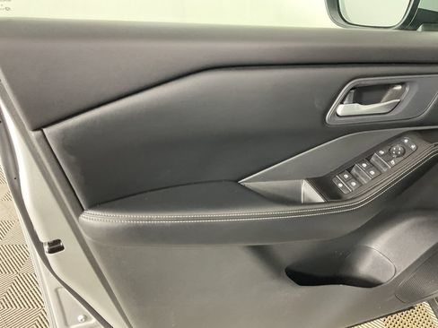 Used 2025 Nissan Rogue SV FWD image 16