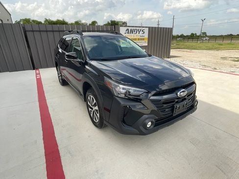 Used 2025 Subaru Outback Premium AWD/4WD image 2