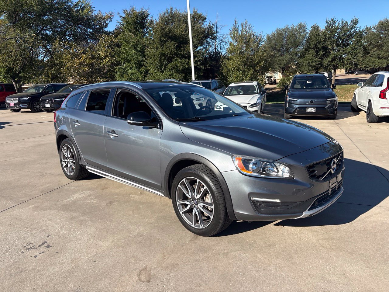 Used 2018 Volvo V60 T5 Cross Country w/ Convenience Package AWD/4WD image 3