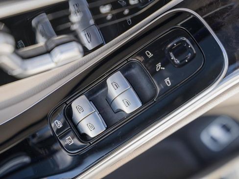 Certified 2022 Mercedes-Benz S 500 4MATIC image 38