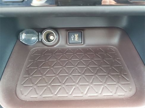 Used 2025 Toyota RAV4 Limited image 28