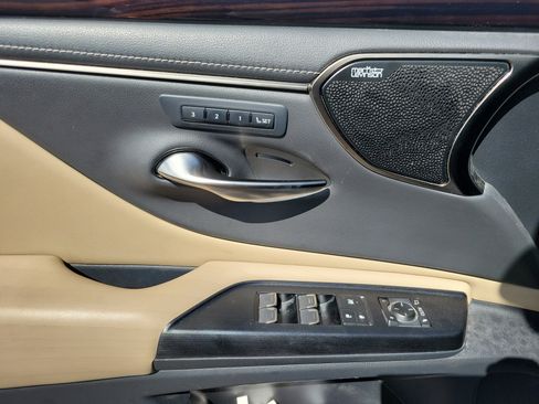 Used 2021 Lexus ES 300h w/ Premium Package image 8