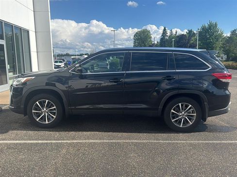 Used 2019 Toyota Highlander XLE AWD/4WD image 4