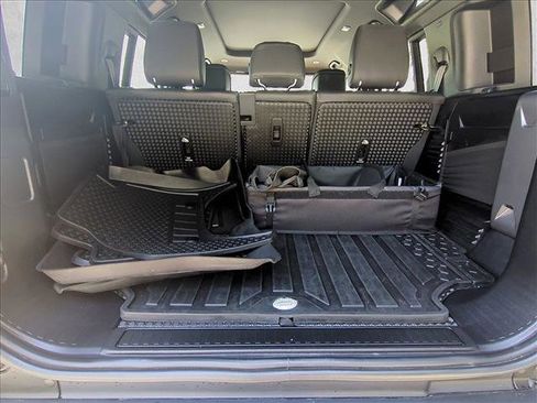 Used 2023 Land Rover Defender 110 X-Dynamic SE image 5