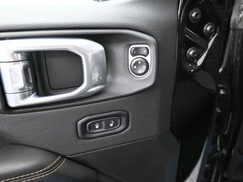 Used 2025 Jeep Wrangler Unlimited Sahara AWD/4WD image 28