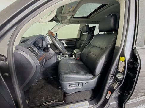 Used 2016 Toyota Land Cruiser AWD/4WD image 35