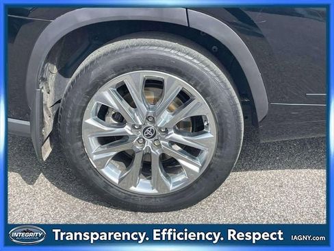 Used 2023 Toyota Highlander Limited image 8