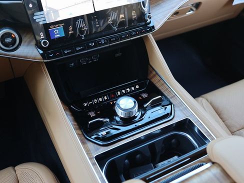 Used 2023 Jeep Grand Wagoneer Series III image 22